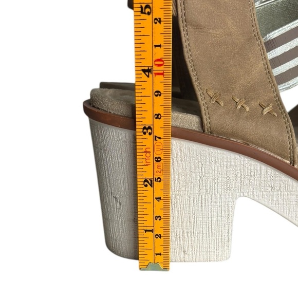 Pierre Dumas Women Open Toe Ankle Strap Platform Chunky Heeled Sandal Gold 10 - Picture 8 of 8